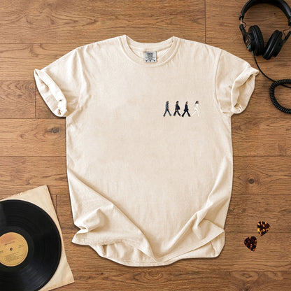 Vintage The Beatles Crossing Abbey Road Graphic T-Shirt – Retro Music The Beatles Band Merch Tee